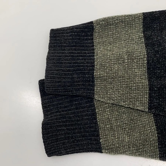 Supreme stripped sweater size medium
